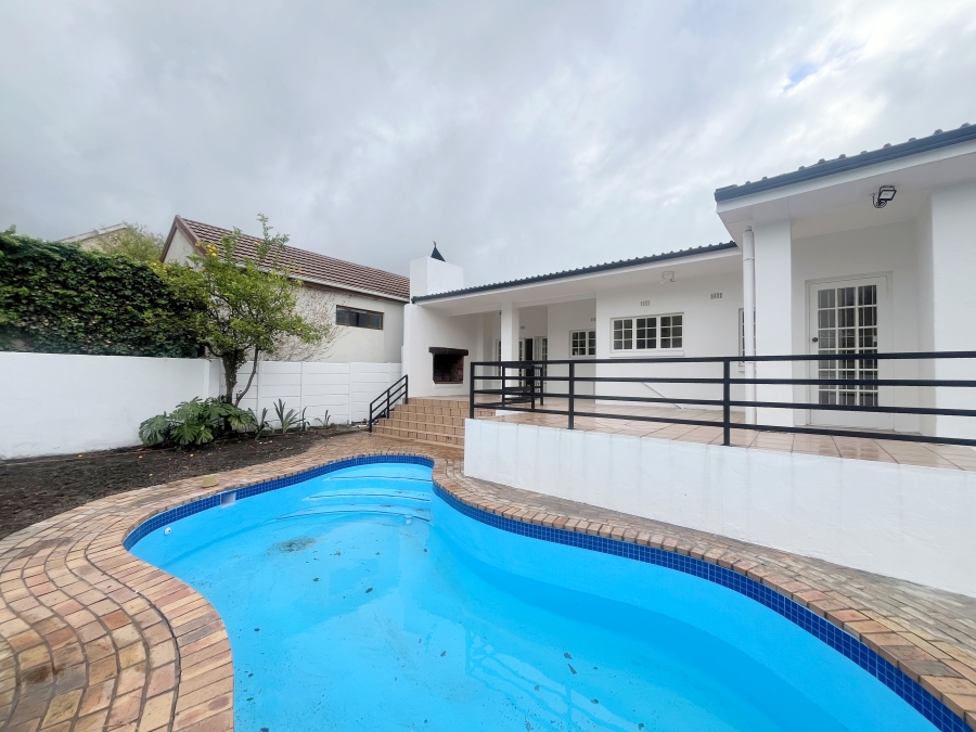 To Let 3 Bedroom Property for Rent in Lemoenkloof Western Cape